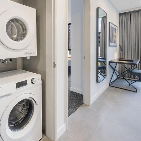 Meriton Suites Melbourne Eksteriør bilde Laundry facilities in a typical apartment