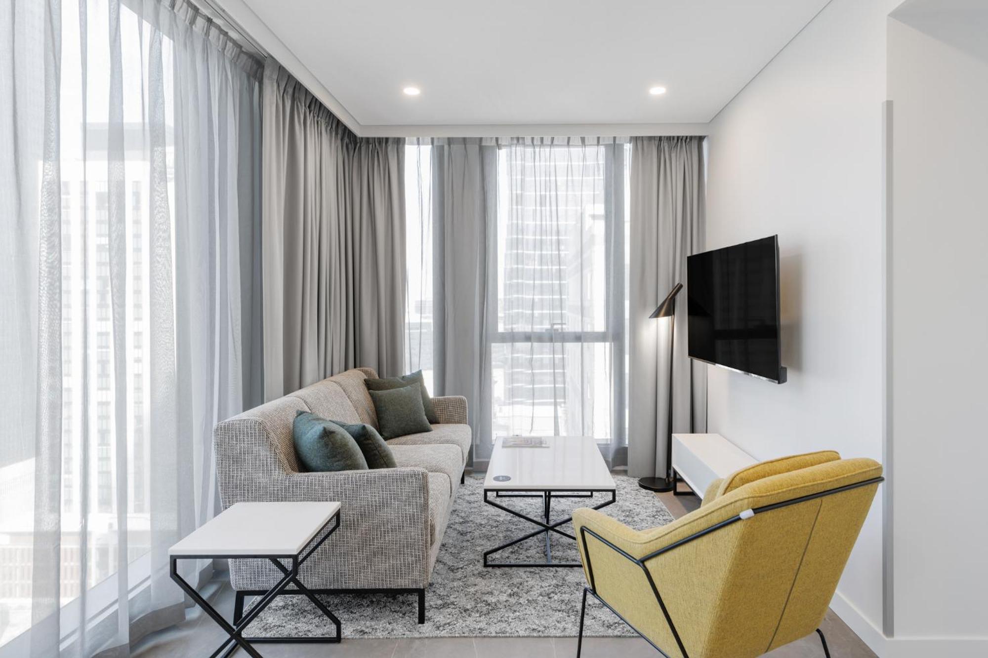 Meriton Suites Melbourne Eksteriør bilde A living room in a typical apartment
