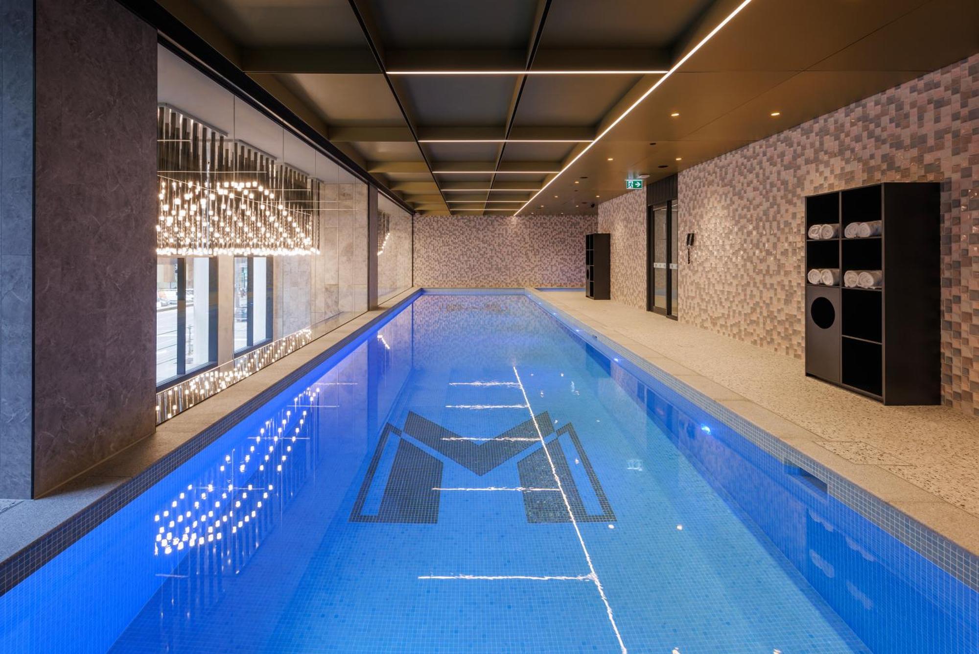 Meriton Suites Melbourne Eksteriør bilde The pool at the 2017 edition of the 100 Best Hotel & Spa Design Awards